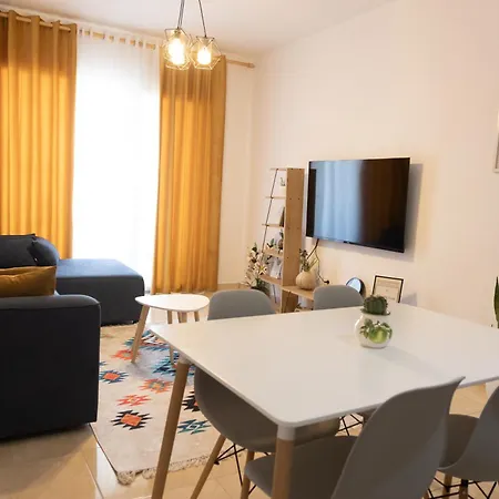 Side Mediterranean Marvel, Two Apartman *