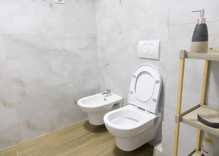 Side Mediterranean Marvel, Two Lägenhet