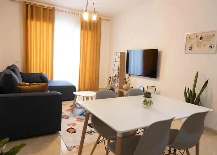 Side Mediterranean Marvel, Two Lägenhet *